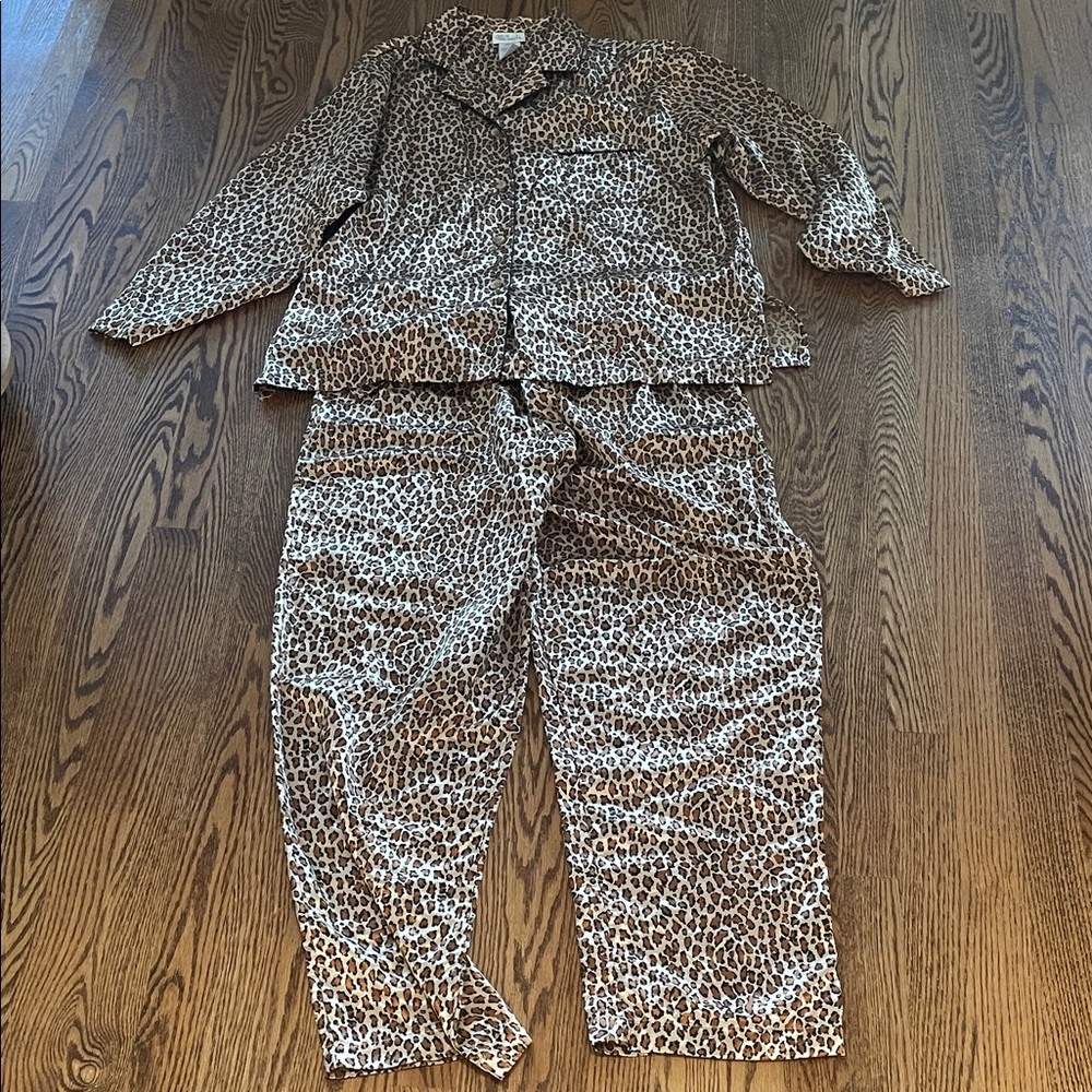 Leopard Print Women's Pajama Set